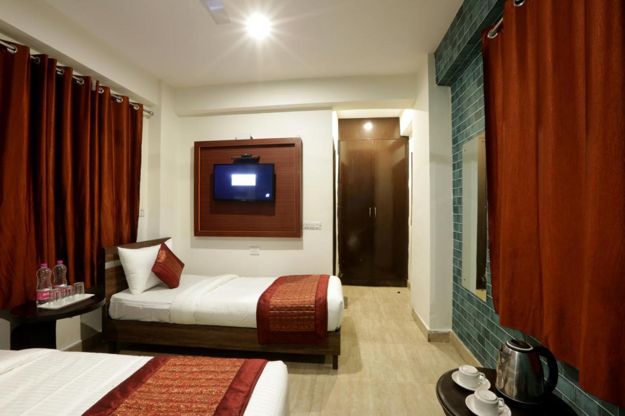 Square Plaza At Airport Hotel 3*