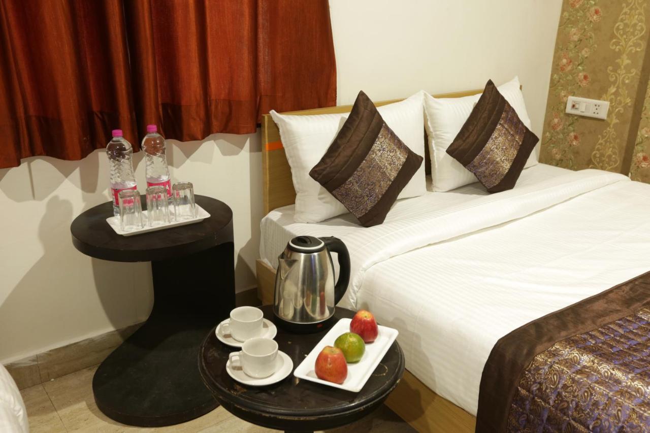 Square Plaza At Airport Hotel 3*